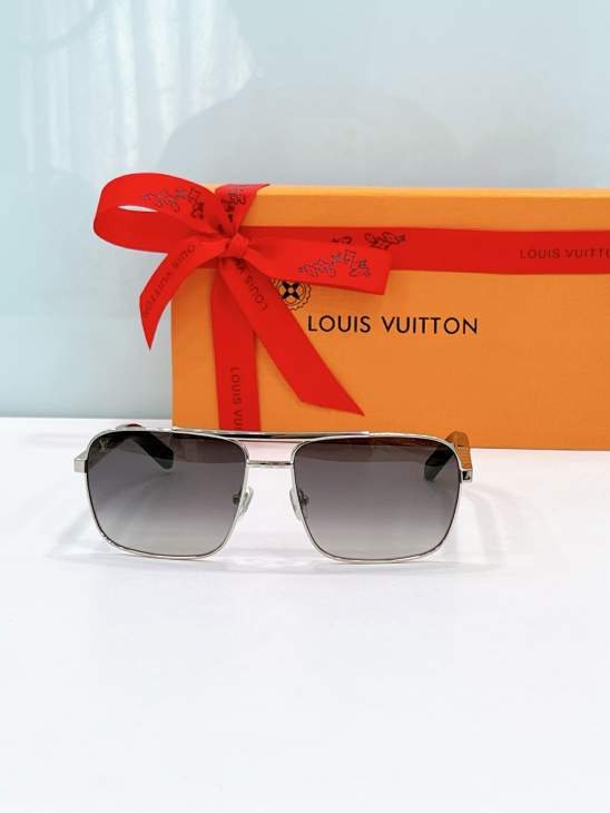 Picture of Louis Vuitton Sunglasses _SKUfw79120448fw